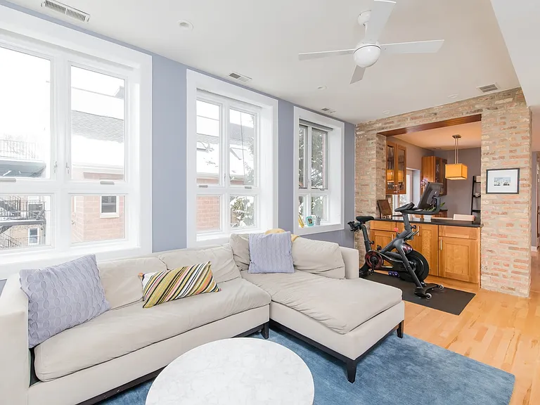 2200 N Leavitt St #3 — Photo 11