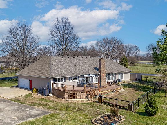 3rd image of 5005 Dogwood Cir