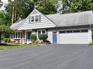 4213 Wolf Hollow Rd, Syracuse, NY 13219