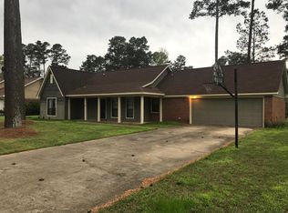 97 Friar Tuck Cir, Columbus, MS 39705