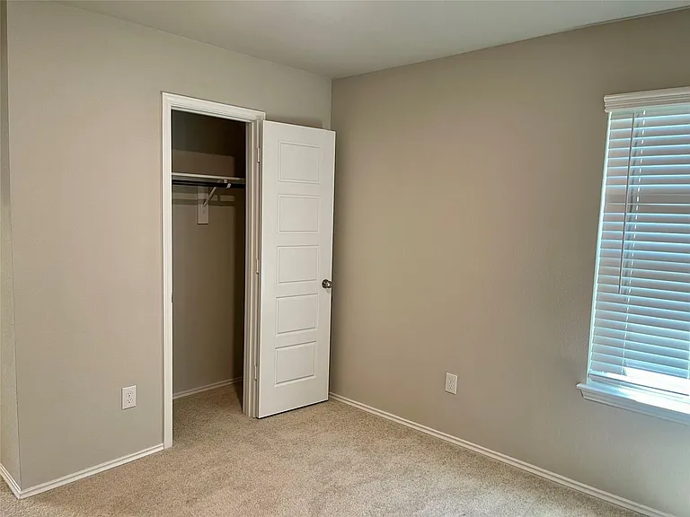 513 Bonnerville Ln — Photo 6