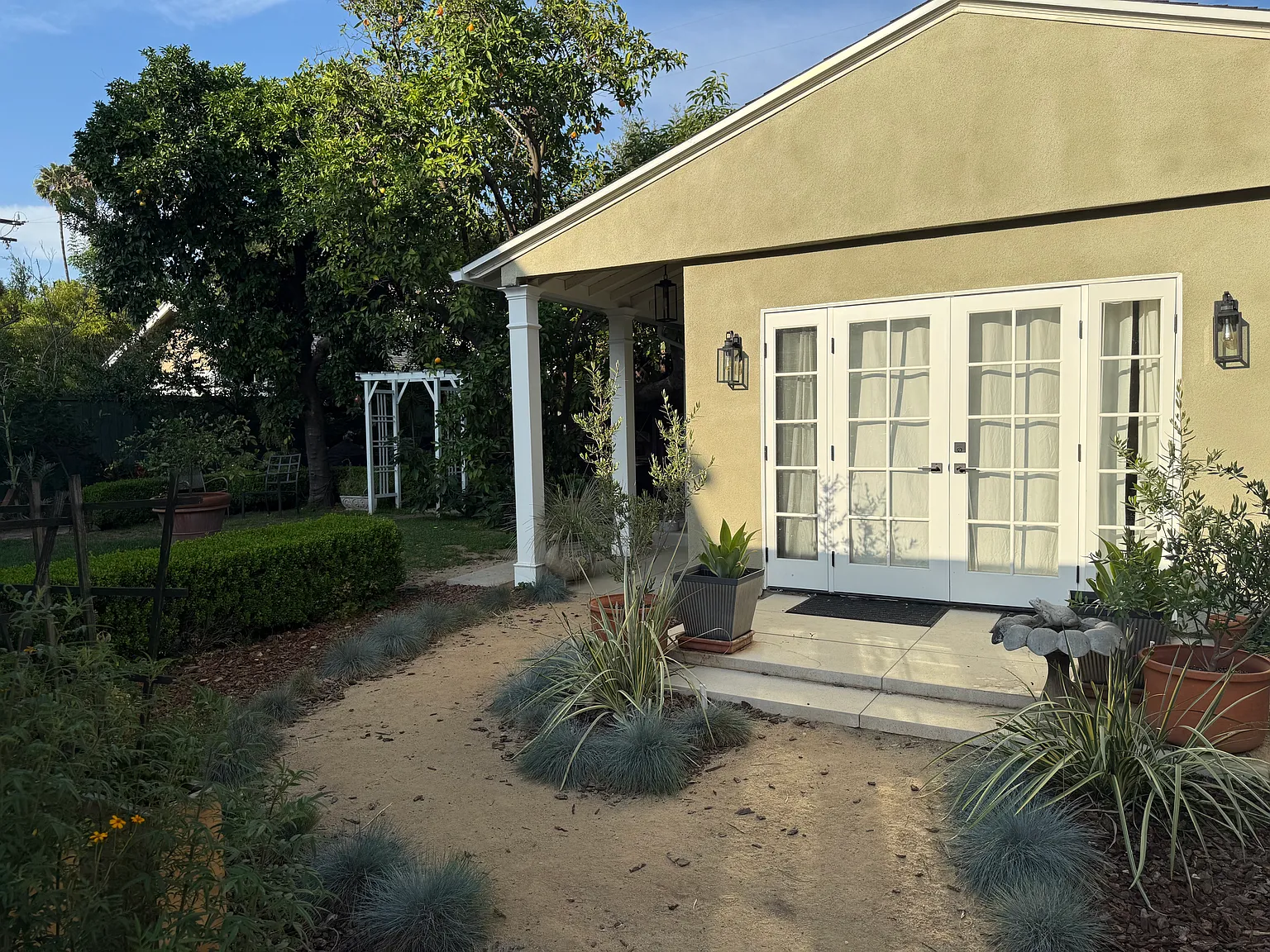 2 bed, 815 sqft, $3,650 — Photo 2