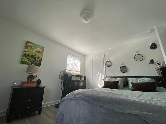 4th image of 1000 W Yale St