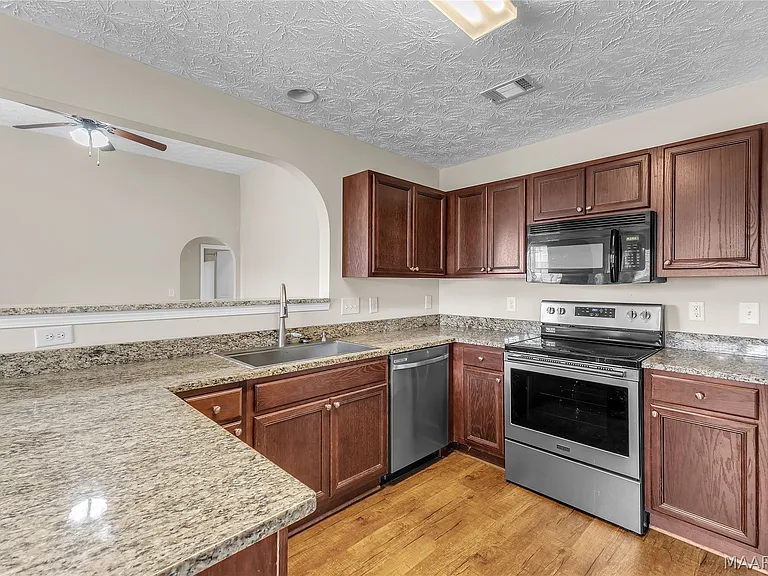 76 Zachary Cir — Photo 12