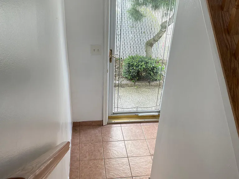 1231 Mason Ave — Photo 1