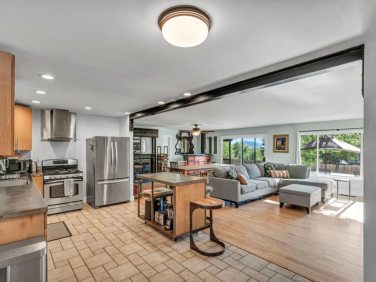 2655 Parkway Dr — Photo 8