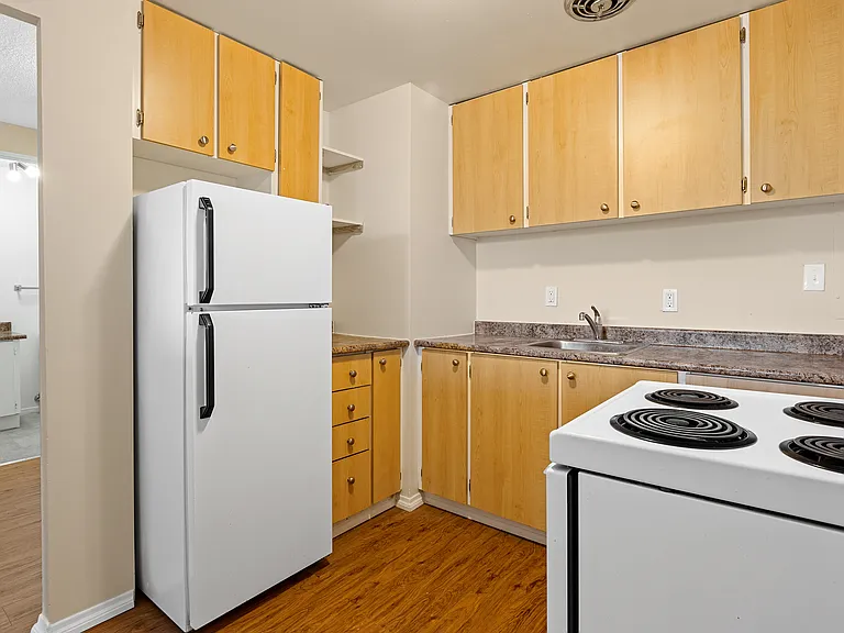 285 Loretta Ave S — Photo 33