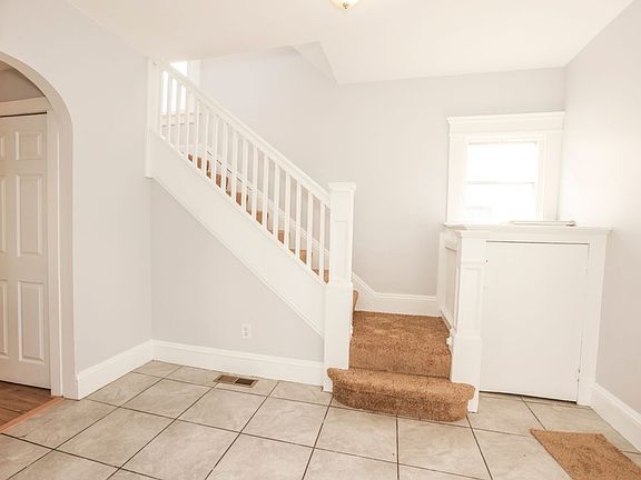 5th image of 522 Birr St