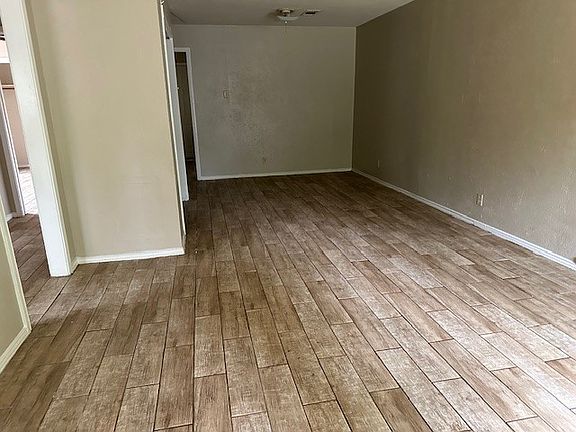 2nd image of 1213 W Hunt St