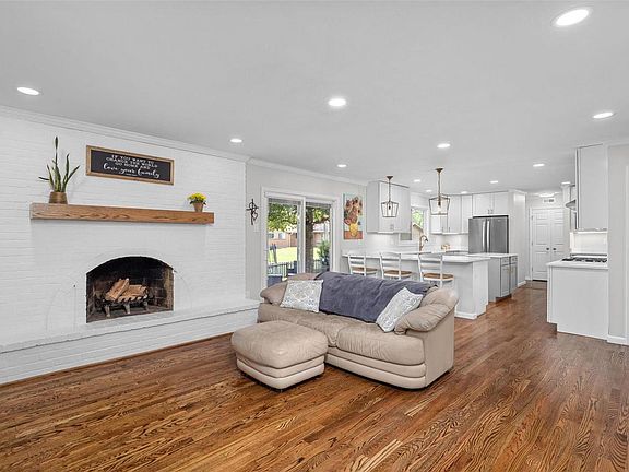 4th image of 6 Oakland Hills Dr