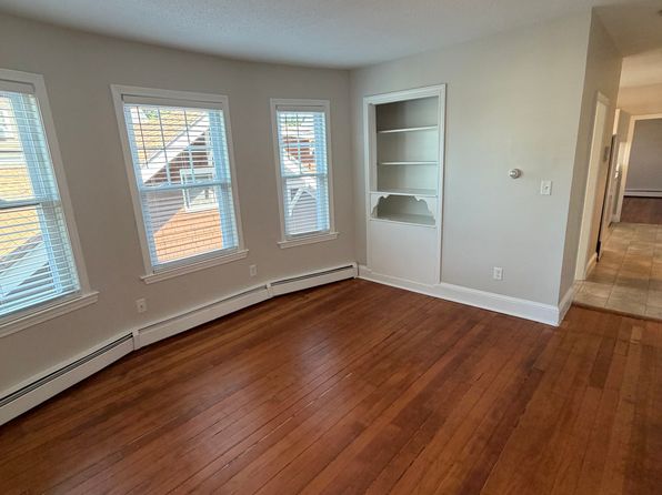 87 Webster St #4