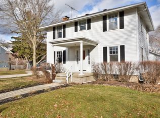 802 S 7th St, St Charles, IL 60174