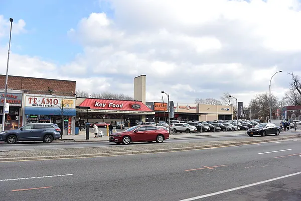 Sold by WRL Realty, LLC | media 42