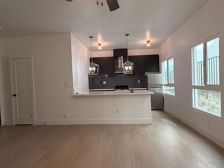 1926 N Whitley Ave — Photo 15