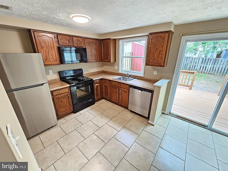 509 Beebe Ct — Photo 13