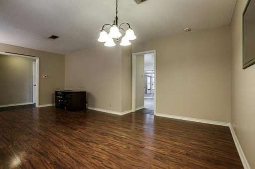 3rd image of 1702 Brooks Dr