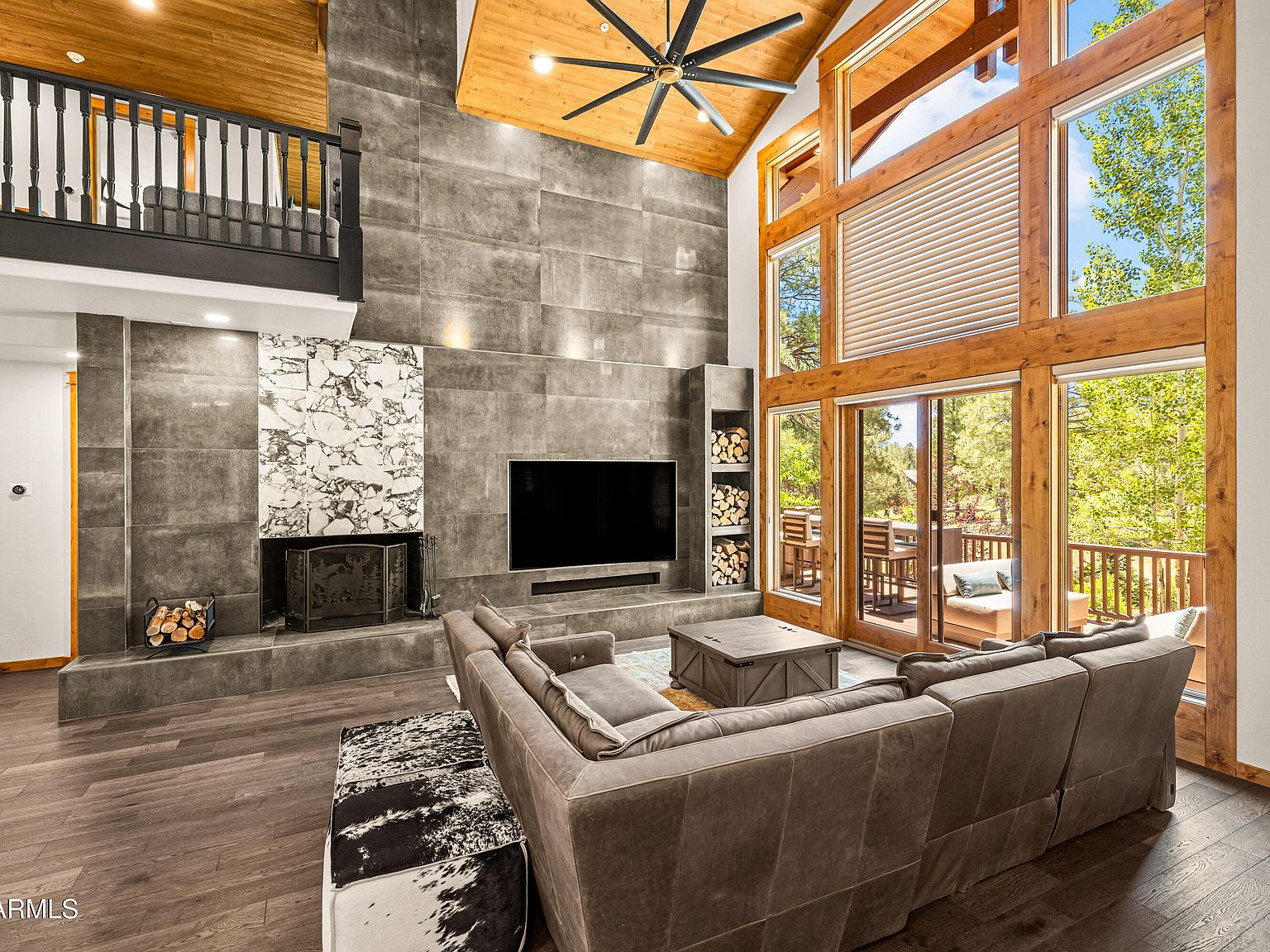 1583 E Castle Hills Dr #11