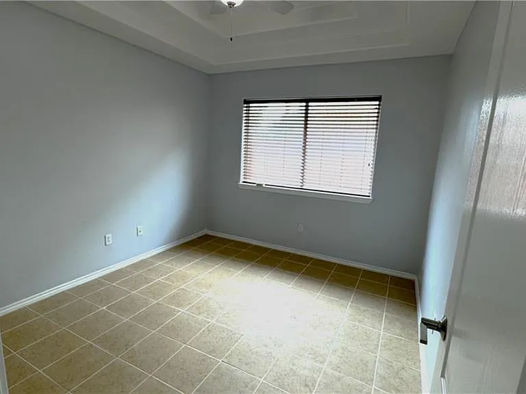 3405 Santa Monica — Photo 23