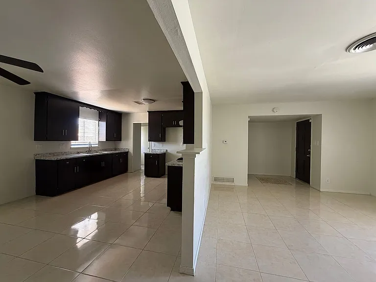 29205 Exeter St — Photo 15
