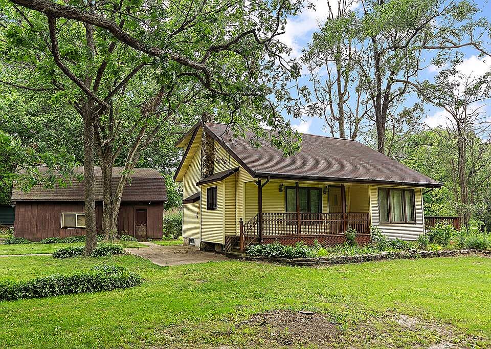 1st image of 20143 Woodland Cir W