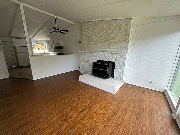 2nd image of 1046 NE Lincoln St