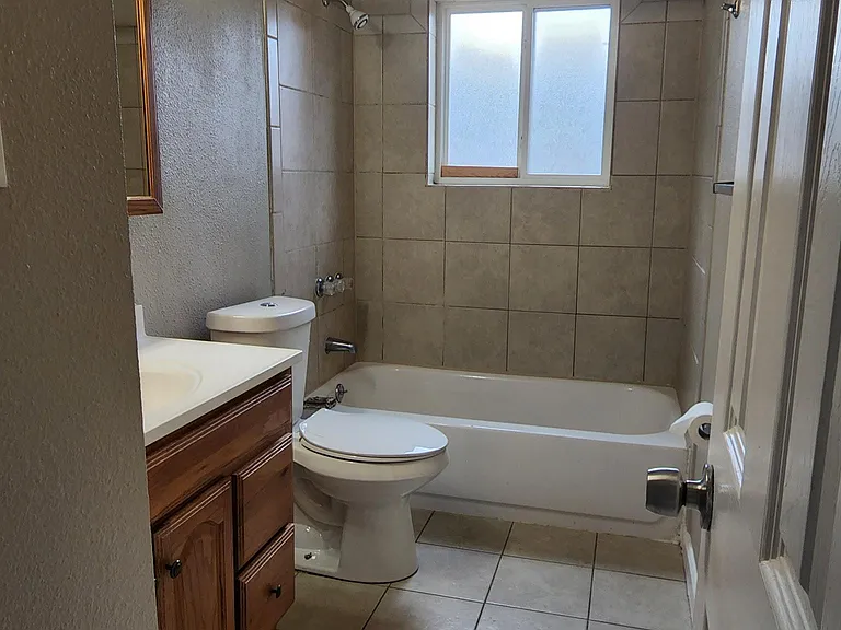 1052 Magnolia St — Photo 9