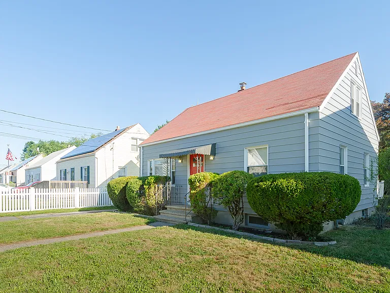 296 Birdseye St — Photo 24