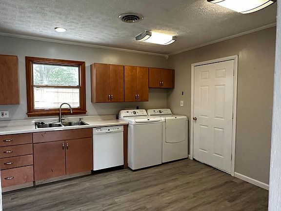 2nd image of 2301 S Aragon Ave