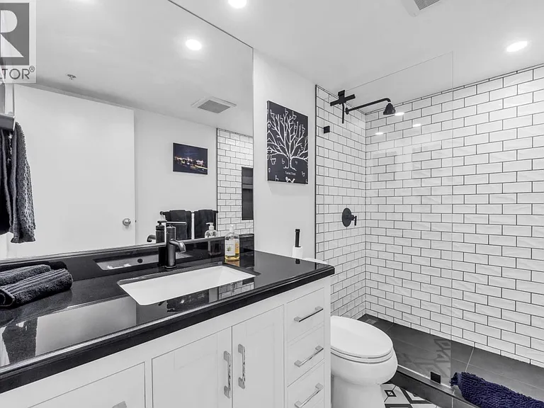 27 Alexander St #608 — Photo 16