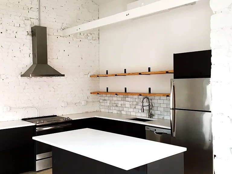 1607 Main St #7 — Photo 4