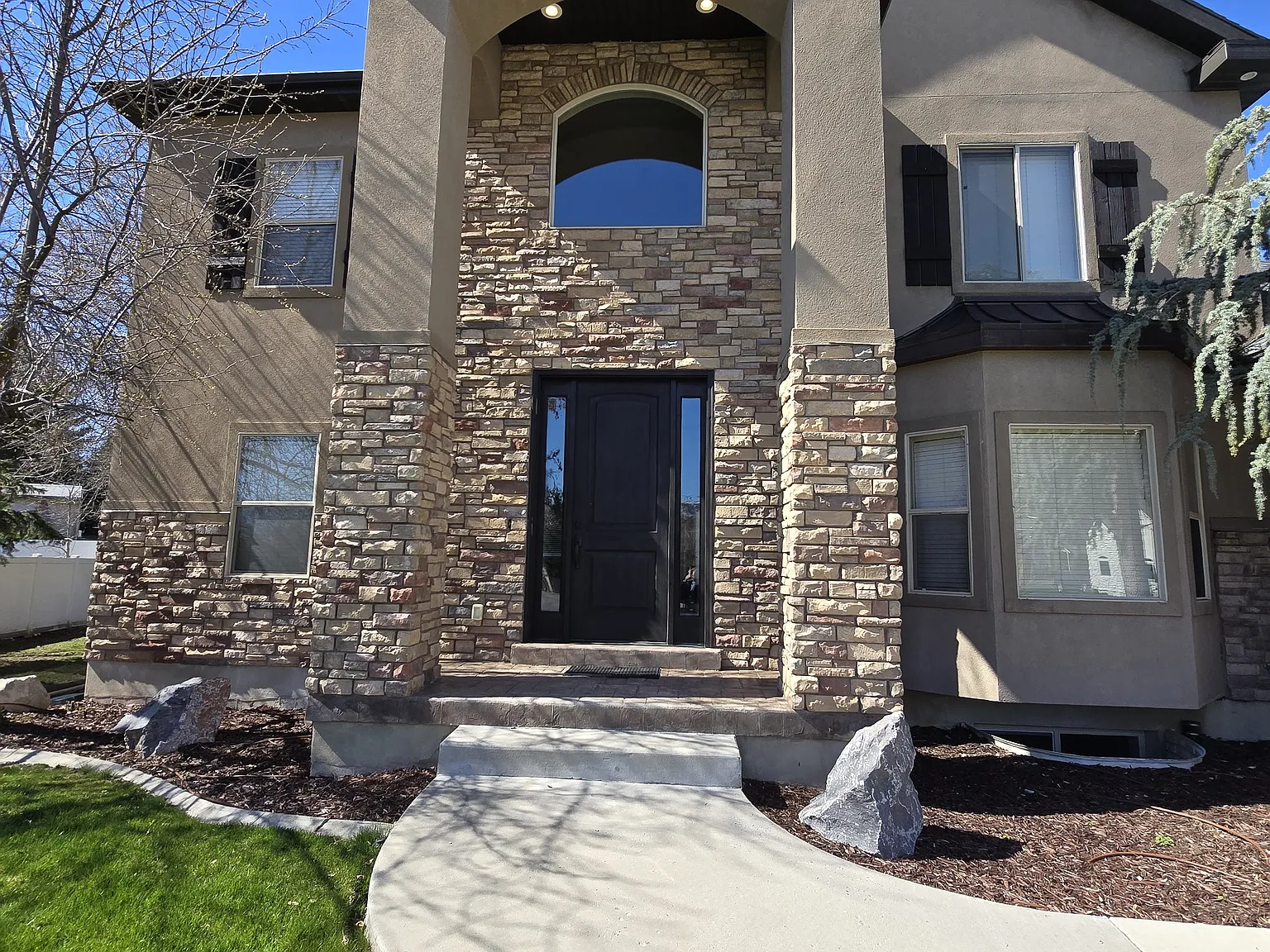 6 bed, 3.5 bath, 3925 sqft, $3,600 — Photo 1