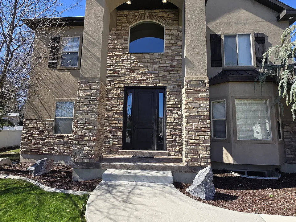358 E Wayne Ct