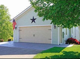 1002 Coves End Rd, Huddleston, VA 24104