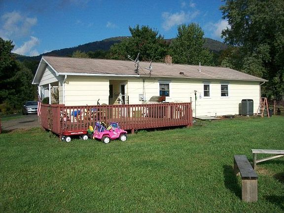 2nd image of 208 Wyatt Ln