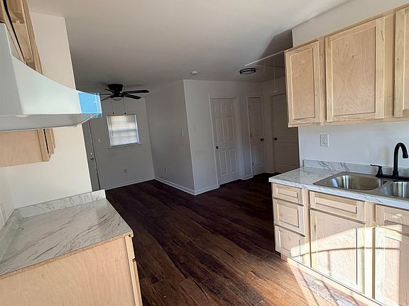 4th image of 1304 Oak St