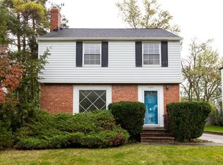 1371 Gordon Rd, Lyndhurst, OH 44124