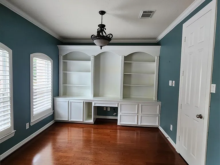 8440 Majestic Lake Ct — Photo 3