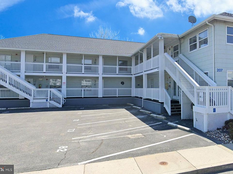 1st image of 207 8th St #103C