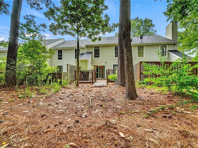 122 Sterling Ct — Photo 14