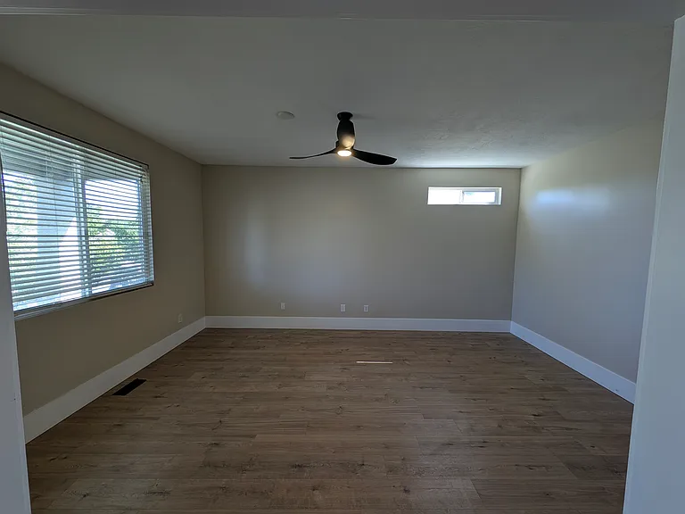 8743 N Franklin Dr — Photo 11