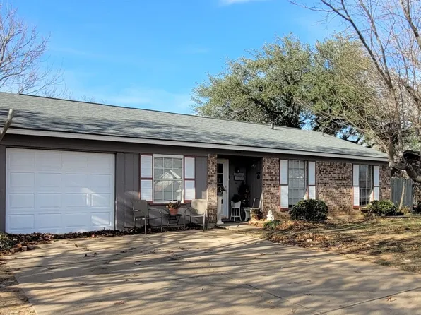 420 Nathan St, Burleson, TX 76028