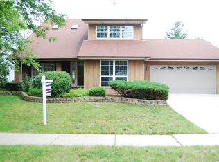 935 N Dexter Ln, Hoffman Estates, IL 60169
