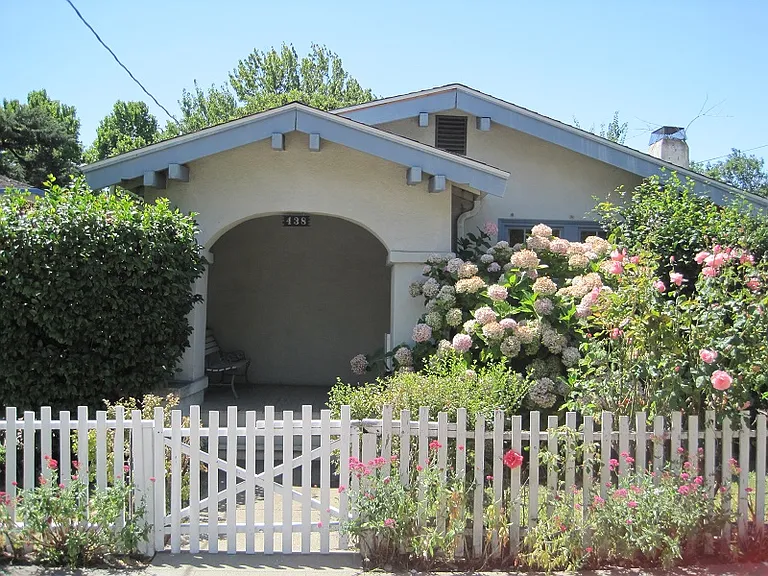 G St — Photo 1