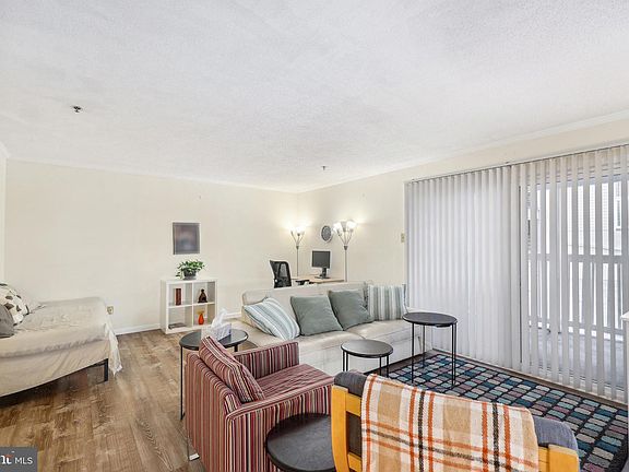 3rd image of 1524 Lincoln Way APT 106