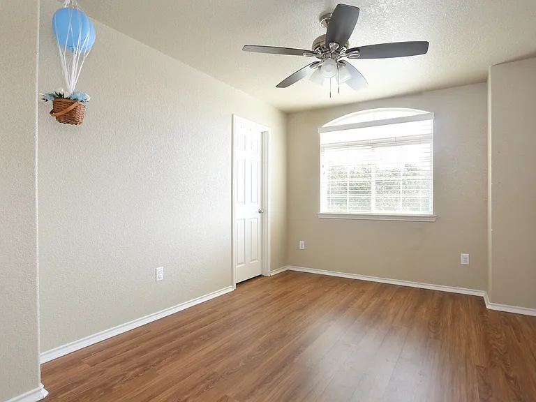 14423 Devout — Photo 22