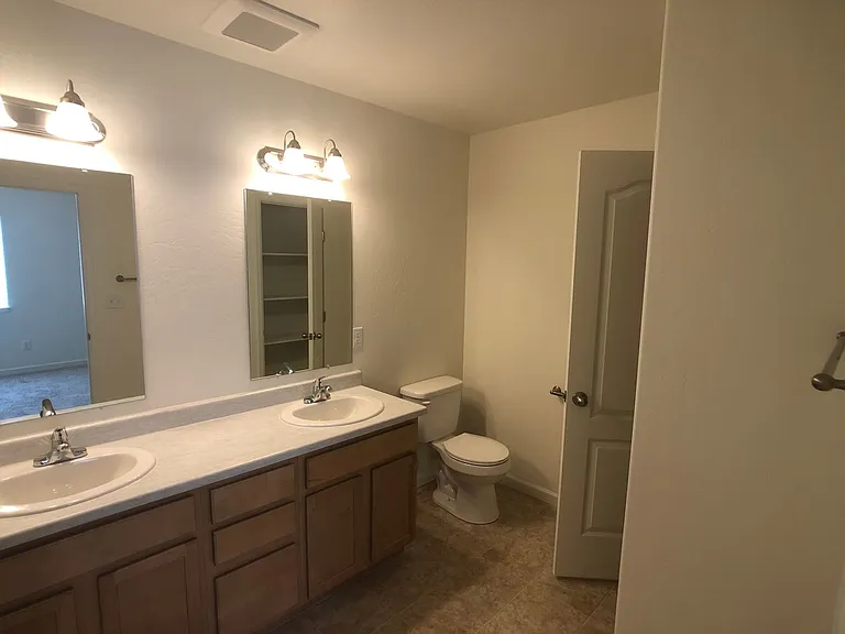 612 Mesa Canyon Ln #G — Photo 5