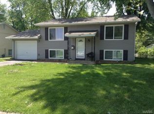 713 W Nixon Dr, O'Fallon, IL 62269