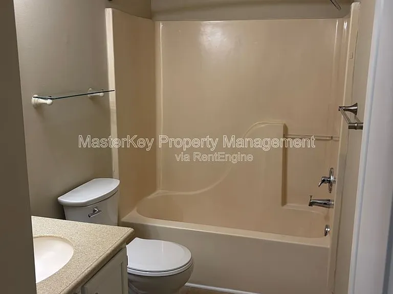 1401 Ravensthorpe Dr — Photo 13