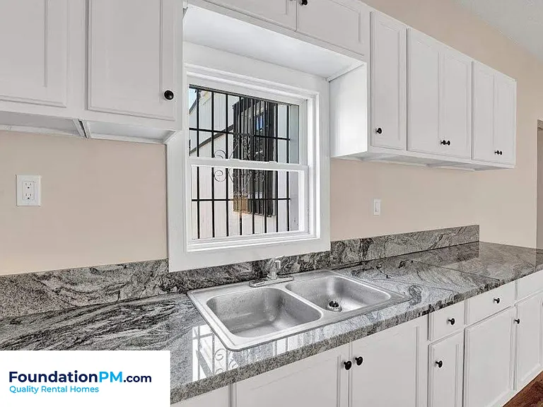 533 Leath St — Photo 6