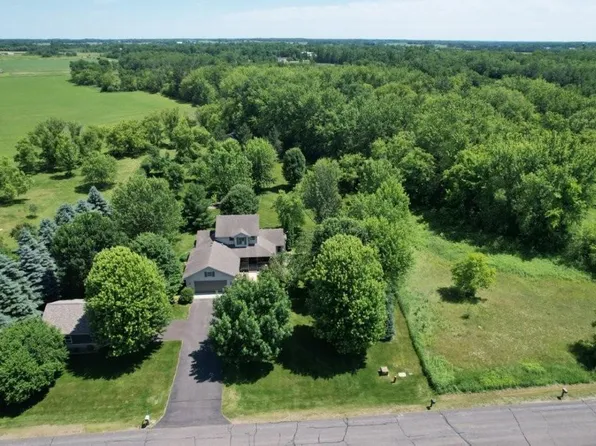 2010 Highland Cir E, Mora, MN 55051